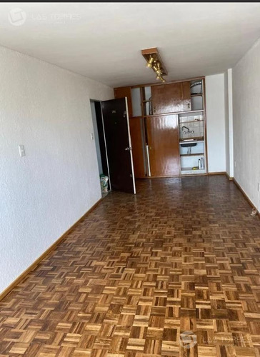 Apartamento - Centro (montevideo) - Frente, G.c 2642, Piso Alto