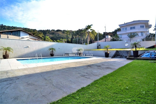 Imagem 3 de 30 de Casa De 500 M² De Área Construída Com Vista E Acesso Exclusivo Para O Mar! - 4647