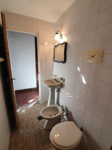Imagen 10 de 25 de Piaggio Y Montenegro, Casa De Dos Dormitorios Con Amplio Jardín, Excelente Barrio