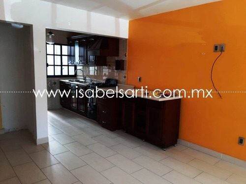Imagen 2 de 14 de Casa En Venta En Fraccionamiento Carolina D412