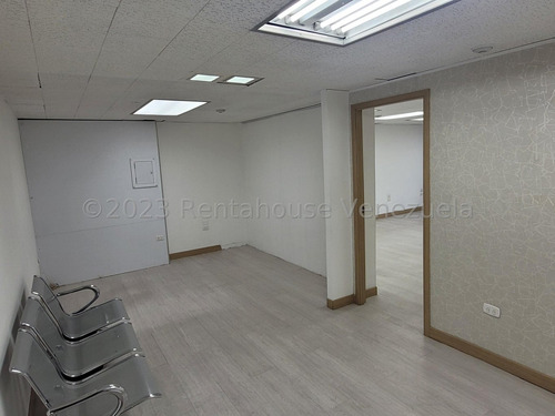 Oficina En Alquiler El Rosal. Cód. #26-339