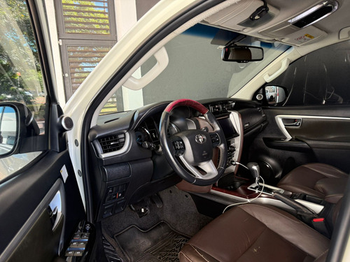Toyota SW4 Toyota SW4 2.8 TDI SRX 5L 4x4 (Aut)