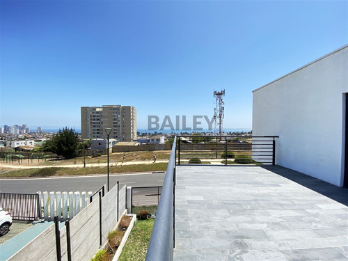 Casa En Arriendo De 4 Dorm. En Concón