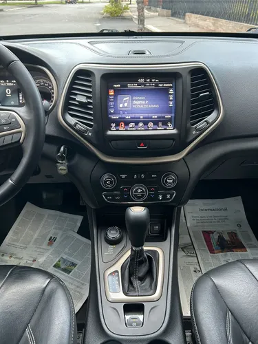 Jeep Cherokee 3.2 Longitude