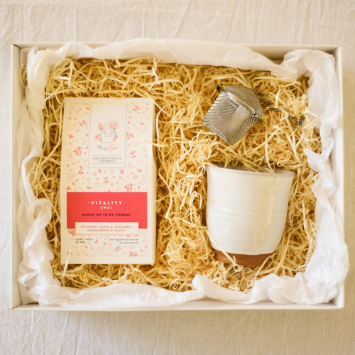 Caja Regalo Blend Té Hebras + Taza Cerámica Gres + Infusor