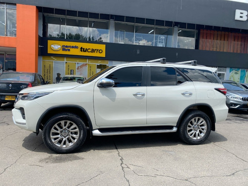 Imagen 5 de 25 de Toyota Fortuner Srv 2021