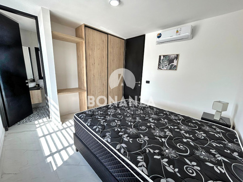 Punta Colorada - Piriápolis. Casa En Venta Con Piscina, 50 Metros De La Playa.