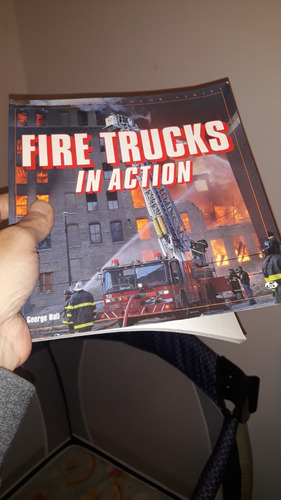 Libro Fire Trucks In Action Carros Bombero 98 Pág En Inglès