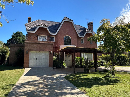 Casa  En Alquiler En Armenia, Pilar, G.b.a. Zona Norte