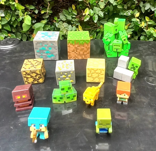 Lote 70 Mini Brinquedos Diversos - Personagens, Soldadinhos (Usado)