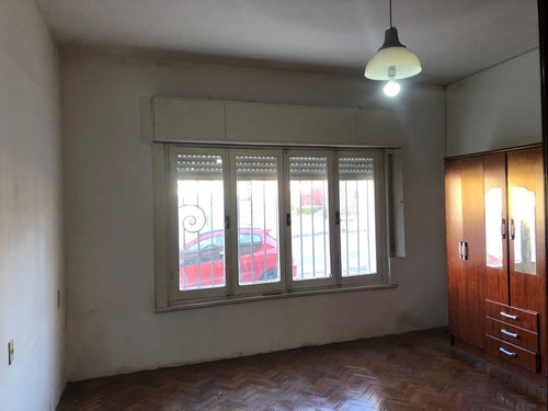 Lega Propiedades Vende Hermosa Casa Con Fondo.