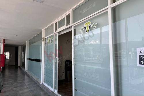 Venta De Oficina De 80 M2 Con Terraza Dentro De Plaza Comercial Nazas En Centro Sur, Qro