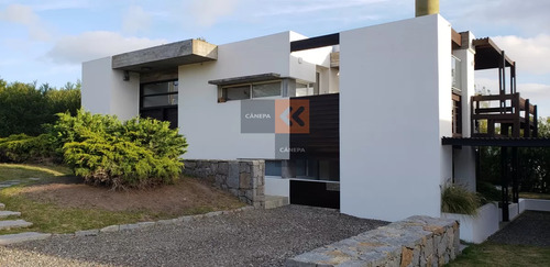 Alquiler Anual, Excelente Casa Con Vsita Al Mar