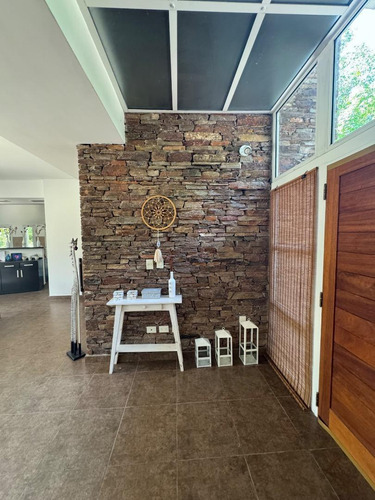 Casa En Alquiler - Moderna C/ Quincho, Pileta, Jardín Y Cochera Para 4 Autos - Campos De Alvarez