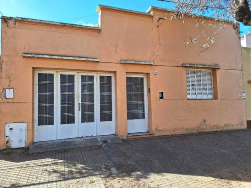 24 Entre 68 Y 69, Casa En Venta De 2 Dormitorios, La Plata.-