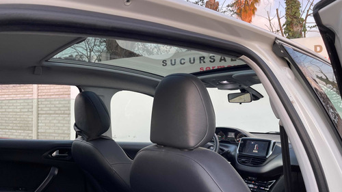 Imagen 8 de 12 de Peugeot 208 2015 1.6 Feline Pack Cuir