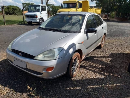 Ford Focus 2.0 Sedan Prata 2002/03