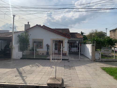 Casa 4ambientes Laprida 1667