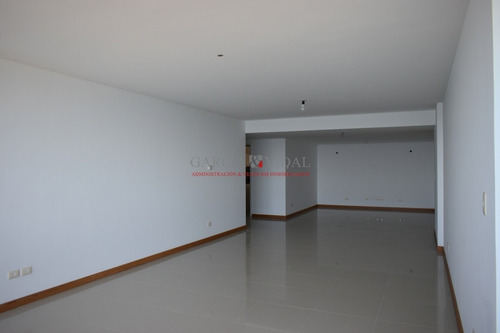 Venta 3 Dormitorios Departamento Tiburón 3 - Playa Brava- Ref: 2857