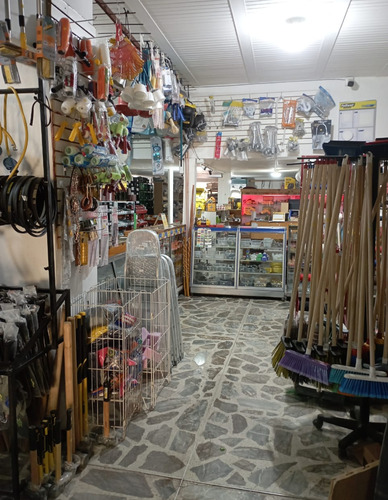 Se Vende Ferretería (solo El Negocio) 