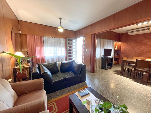 Venta Casa 4 Dormitorios Y Cochera.