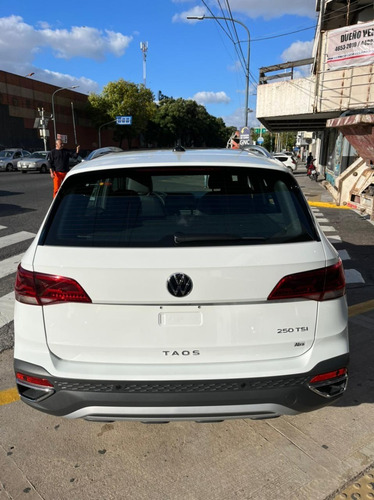 Imagen 11 de 15 de Volkswagen Taos Highline 1.4 250 Tsi At 150 Cv 2022 0km 02