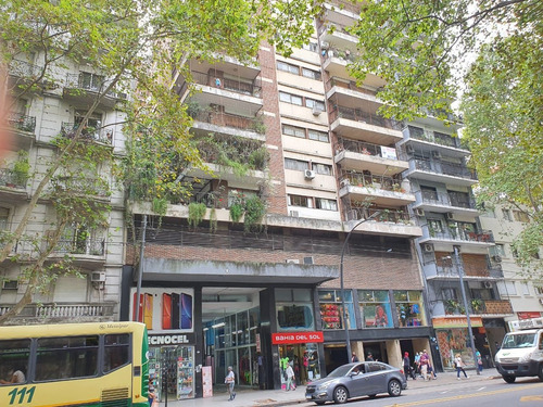 Oportunidad Local En Galeria Sobre Av Santa Fe
