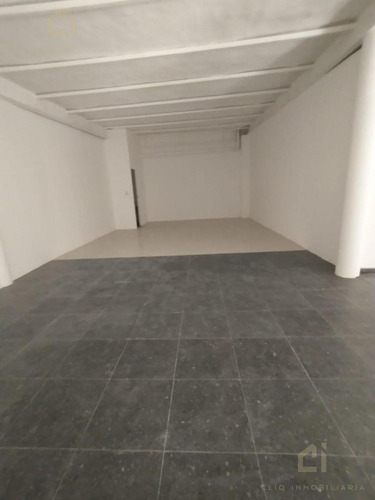 Impecable Local En Plaza Santa Ana, Amplísimo Y Mezanine
