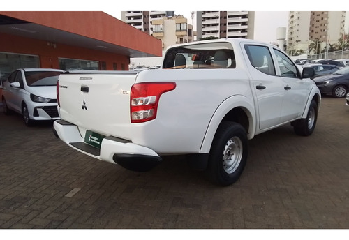 Mitsubishi L200 Triton 2.4 16V TURBO DIESEL GL CD 4X4 MANUAL