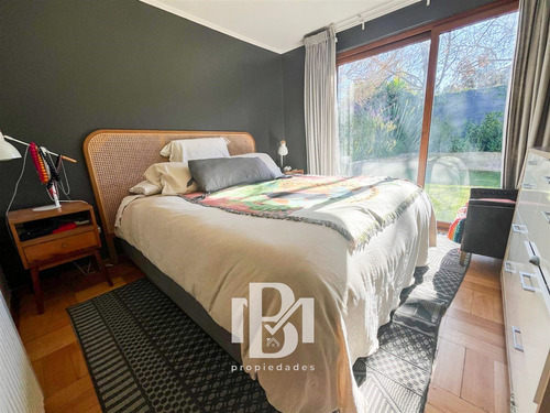 Casa En Venta De 4 Dorm. En Lo Barnechea