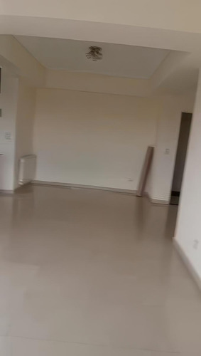 Departamento En Venta - 2 Dormitorios 1 Baño - Cochera - 73mts2 - Avellaneda