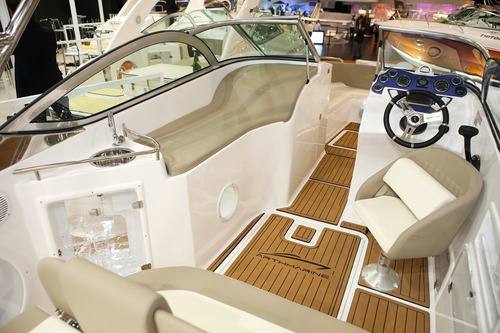 Lancha 260 Open C/ Motor 4.5 Hp Alpha A Gasolina