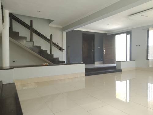 Casa En Venta Con Piscina En Bonao