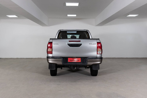 Imagen 3 de 15 de Toyota 2017 Hilux L/16 2.4 Dc 4x2 Tdi Dx
