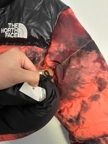 Imagen 9 de 9 de The North Face Retro Nuptse 700 Print Cropped