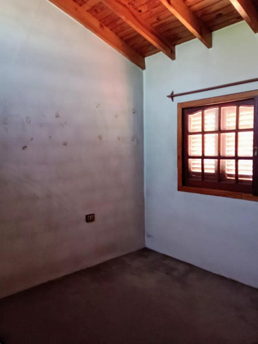 Casa En Venta - 3 Dormitorios 1 Baño - Cochera - 240mts2 - Lanús