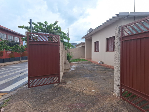 Casa À Venda Com 3 Quartos (1 Suíte) Ampla, Arejada E Pronta Para Morar No Centro De Boituva!