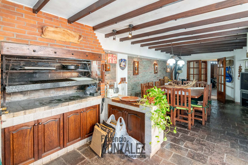 Casa De 5 Ambientes Con Cochera Y Jardin En Lugano