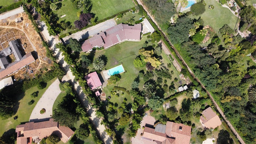 Casa En Venta De 7 Dorm. En Calera De Tango