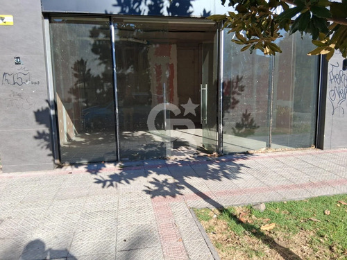 Local De 52 M2 Zenteno - Santiago Centro
