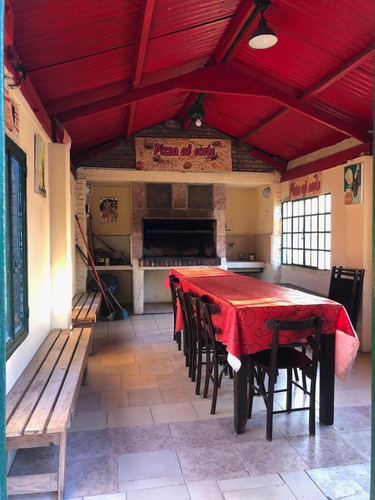 Imagen 7 de 14 de Quinta 20 De Junio / Pontevedra . 2 Piletas ,quincho,asador ,4 Hab , Internet Cable .