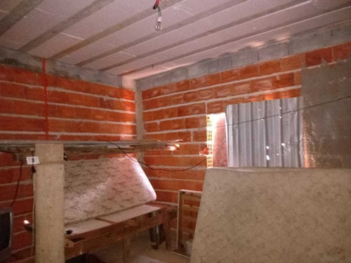 1.000 M², Casa Em Construção, 02 Dormitórios Sendo 01 Suíte!