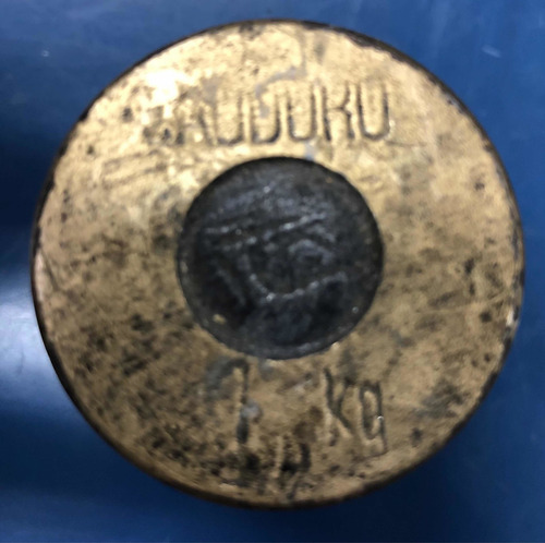 Imagem 2 de 3 de Peso Antigo De 1kg Para Balança De 2 Pratos