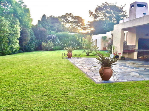 Casa En Venta En Exclusiva Zona De Punta Del Este- Ref: 326