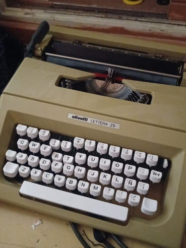 Máquina De Escribir Olivetti Lettera 25