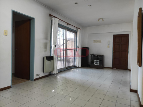 Casa En 1 Planta, 3 Habitaciones, Jardín, Pileta Y Parrilla.
