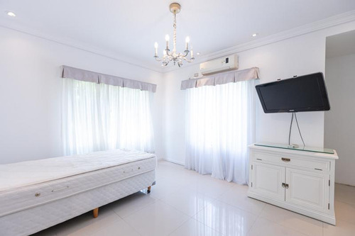 Casa De 5 Dormitorios En Venta En Solar Del Bosque. Canning-ezeiza-san Vicente.