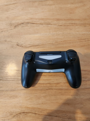 Playstation 4 500 Gb. + 2 Controles Con Detalles Menores. Negro (Usado)