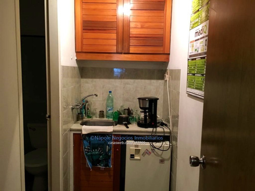 Venta Espectacular Ofician En Ciudad Vieja, Con Gge. Napole