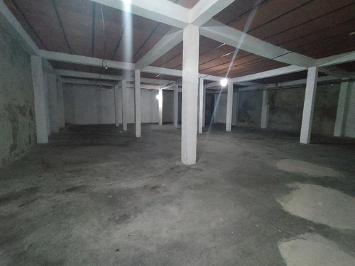 Imagen 10 de 20 de Marisol Castro Vende Galpón Con Once (11) Locales En Av. Fernando Figueredo | Valencia | A Pocos Metros Del Centro De Valencia | Fog-149 Marisol 04244923040